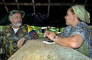 EFE. El fallecido Raúl Reyes con la senadora Piedad Córdoba, el pasado septiembre en la selva colombiana