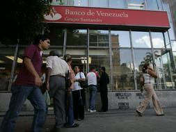 Vista de la sede del Banco de Venezuela en Caracas. / AP