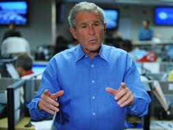 El presidente de EEUU, George W. Bush, atiene a los medios en la Agencia Federal para la Gestión de Emergencias (FEMA) en Washington. /AFP