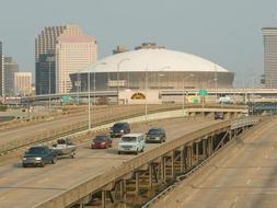 Muchos se van, nadie viene. La tensión sube en Nueva Orleans a medida que se acerca el viento huracanado. /AFP