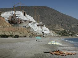 Declarada nula la licencia municipal de obras del hotel «El Algarrobico»