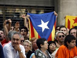 Cien ayuntamientos catalanes izarán la bandera independentista en la Diada