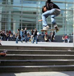 Ciutat Vella buscará una nueva plaza a los «skaters» del Macba