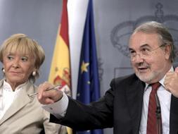 Fernández de la Vega y Solbes, en su rueda de prensa de hoy. /EFE