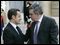 El presidente francés, Nicolas Sarkozy, recibe al primer ministro británico, Gordon Brown, a su llegada al Elíseo