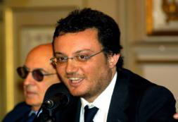 «Hay similitud entre ETA y la Camorra, aunque los objetivos sean distintos»