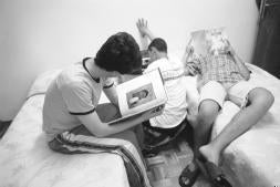 Colectivos de inmigrantes denuncian malos tratos en el Centro de Lanzarote