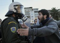 La huelga general amenaza hoy con avivar la ola de protestas en Grecia