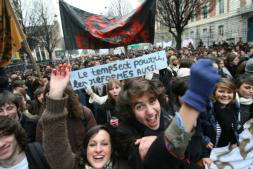 Sarkozy pospone la reforma educativa por temor a un «efecto griego» en Francia