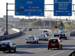 La DGT ha activado desde hoy y hasta el próximo día 7 de enero un dispositivo especial. / Archivo