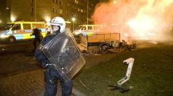Cientos de jóvenes musulmanes se echan a la calle en Suecia por el cierre de una mezquita