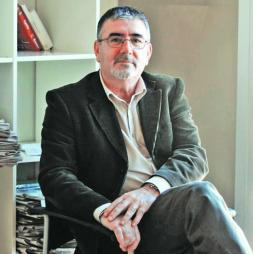 «Parece que tenga que pedir perdón por hablar en castellano»