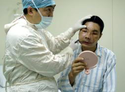 Fallece uno de los cuatro pacientes con trasplante de cara del mundo