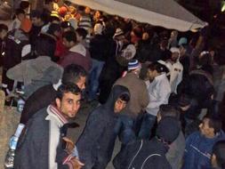 Cientos de inmigrantes están reguardados en refugios a la espera de ser realojados./ Efe