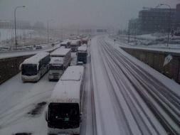 Cientos de vehículos atrapados nueve horas en la autopista M-50