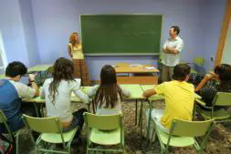 El TSJ anula el doble profesorado en las aulas pese a que el Ministerio aplica esta medida