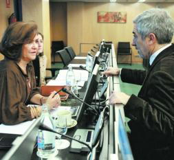 IU allana el camino al PSOE para el aborto libre en una ley de plazos