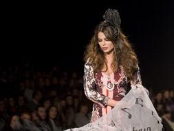 En la imagen, la mujer y el hijo de Alan Jara, uno de los 24 'canjeables'./ Archivo