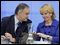 Esperanza Aguirre, conversa con el vicesecretario de comunicación del PP, González Pons./ Efe