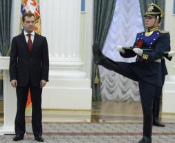 Moscú maniobra para controlar las vías de suministro al conflicto afgano