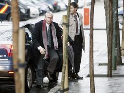El juez Baltasar Garzón, a su llegada a la Audiencia Nacional, donde se espera que a partir de mañana empiece a tomar declaración a los imputados. / Archivo