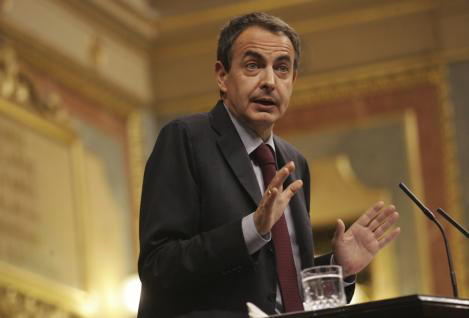 Zapatero utiliza la crisis del PP y pide a Rajoy que «no la pague» con él