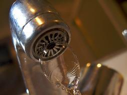 Cómo hacerse rico vendiendo agua del grifo