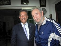 El presidente de República Dominicana, Leonel Fernández, posa con Fidel Castro durante un encuentro en La Habana. / Efe