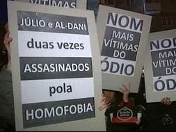 Pancartas contra la homofobia en la manifestación de Vigo ./ EFE