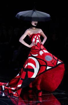 Alexander McQueen, la moda es puro teatro