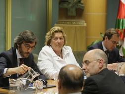 Las comisiones negociadoras de PSE y PP han vuelto a verse en Vitoria. / Igor Aizpuru