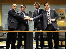 Rodolfo Ares y Jesus Eguiguren, del PSE-EE, e Iñaki Oyarzabal y Leopoldo Barreda, del PP, miembros de las comisiones negociadoras de ambos partidos. / Efe
