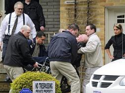 Momento en el que John Demjanjuk es trasladado al aeropuerto para su deportación. / Ap