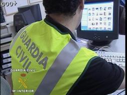 Detenido un sexagenario por acosar a más de 200 menores en internet