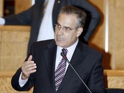 El ministro de Trabajo e Inmigración, Celestino Corbacho, durante una intervención en la sesión de control al Gobierno celebrada en la Cámara Alta. / Archivo