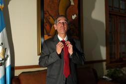 Álvaro Colom: Un cadáver político ambulante