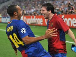 Messi sentenció con un remate de cabeza tras un centro medido de Xavi. / AFP