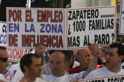 Zapatero y Sebastián evidencian en el Congreso sus diferencias sobre Garoña