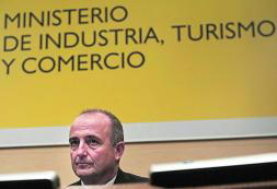 Moncloa corrige a Industria y rebaja al 2% la subida del recibo de la luz en julio