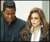 REUTERS | La Toya Jackson (izquierda), junto a su hermana Janet y su  sobrina Paris, durante el funeral del cantante