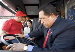 Chávez viaja a Moscú con 1.500 millones para comprar armas