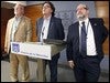 Los secretarios de los Servicios Públicos y de la Ciudadanía de UGT y CCOO, Julio Lacuerda y Enrique Fossoul, y el presidente del sindicato CSIF, Domingo Fernández. / Efe