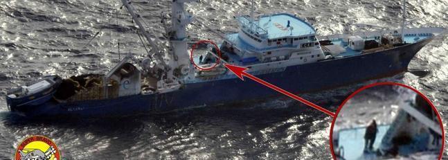 La fragata «Canarias» detiene a dos piratas asaltantes del atunero