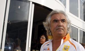 Briatore da señales de vida y anuncia una batalla legal contra la FIA