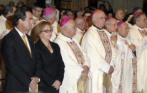 Bono pide «consenso» al Gobierno en el aborto, y Rajoy, que «no se tramite la ley»