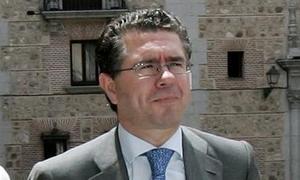 Granados cree que la solución de Caja Madrid no pasa por sancionar a Cobo