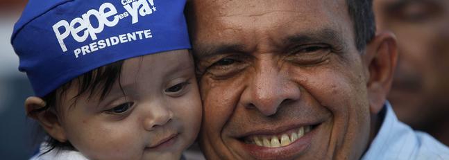 Porfirio Lobo, de comunista a conservador