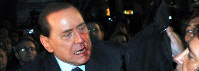 Berlusconi, golpeado por un ciudadano exaltado tras un tenso mitin en Milán