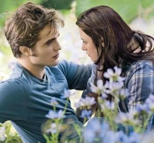 Robert Pattinson y Kristen Stewart, en la primera imagen oficial de «Eclipse»