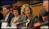 La vicepresidenta segunda y ministra de Economía y Hacienda, Elena Salgado sonríe en el Parlamento Europeo /EFE